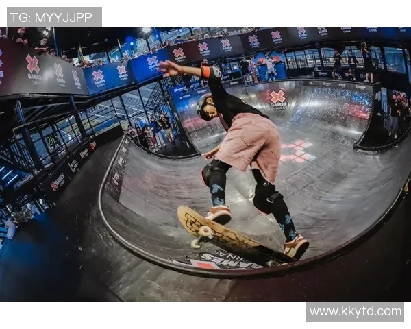 广州极限运动队在滑板精英赛中以100分稳居积分榜首位