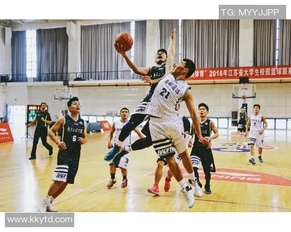 南京篮球队在挑战赛中的力量展现与战术分析全方位点评